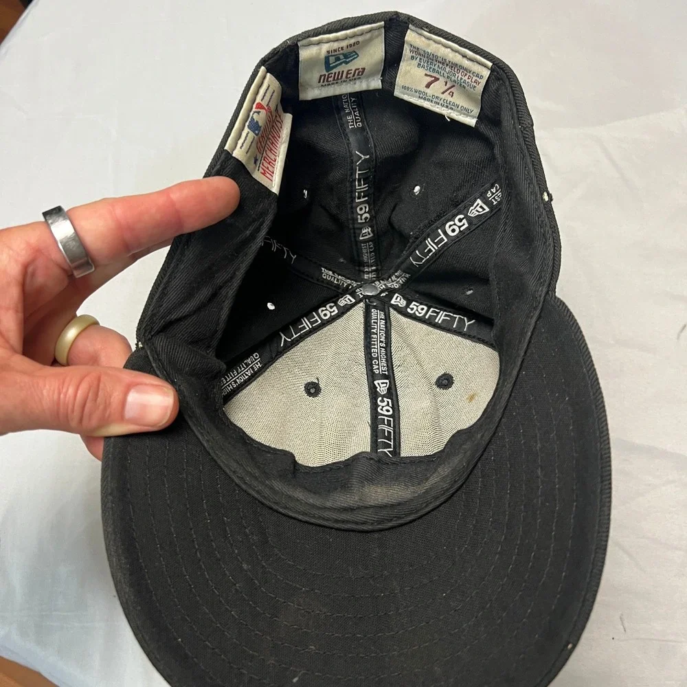 New Era Texas Rangers MLB Black on Black Fitted 59Fifty‎ Hat Cap Size 7 1/4